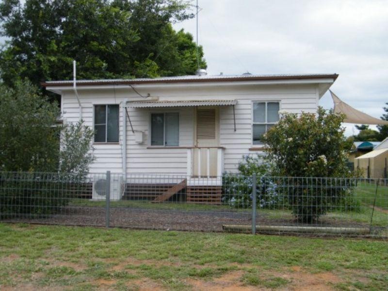 8 Castle Street, Chinchilla QLD 4413