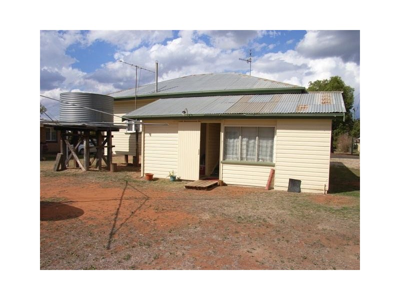 10 Atkins Street, Chinchilla QLD 4413