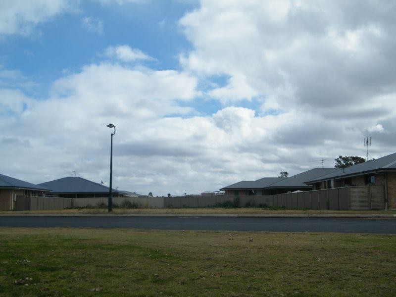 70 SOMMERFELD Crescent, Chinchilla QLD 4413