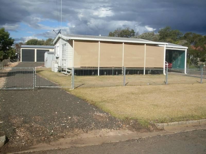 28 Osler Street, Meandarra QLD 4422