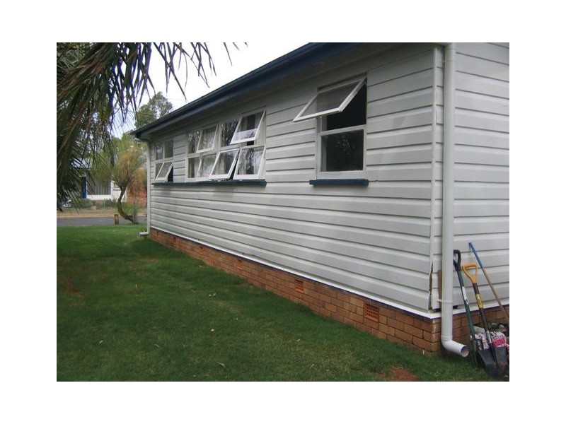 6 Wood Street, Chinchilla QLD 4413