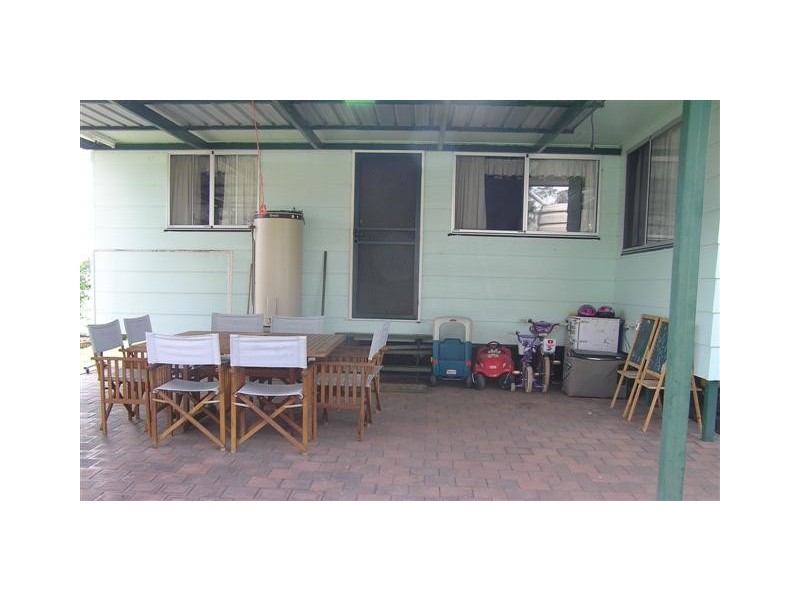 9 Walton Street, Meandarra QLD 4422