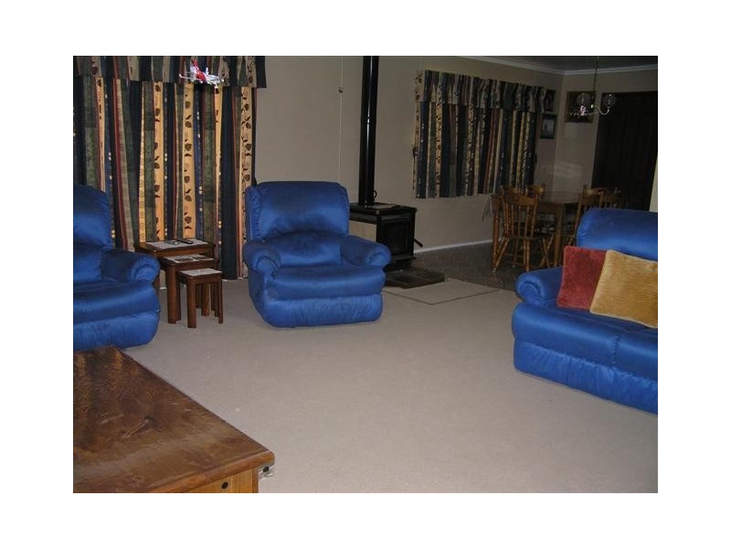 9 Walton Street, Meandarra QLD 4422