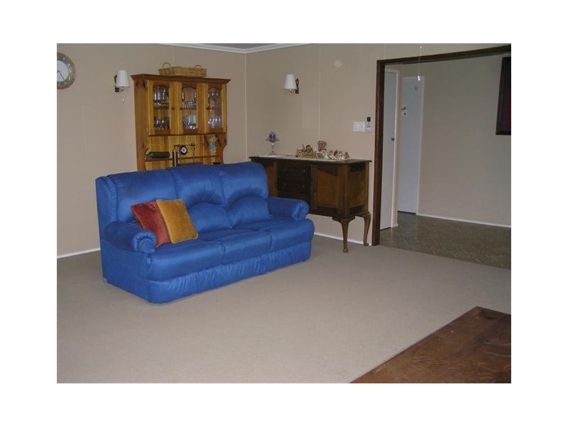 9 Walton Street, Meandarra QLD 4422