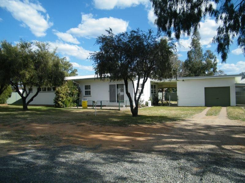 4 Crescent Avenue, Chinchilla QLD 4413