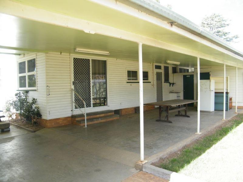 4 Crescent Avenue, Chinchilla QLD 4413