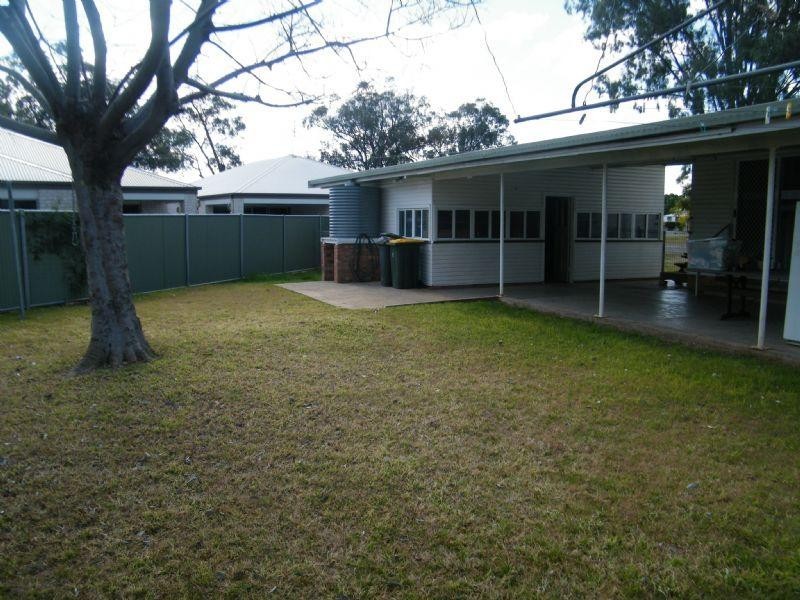 4 Crescent Avenue, Chinchilla QLD 4413