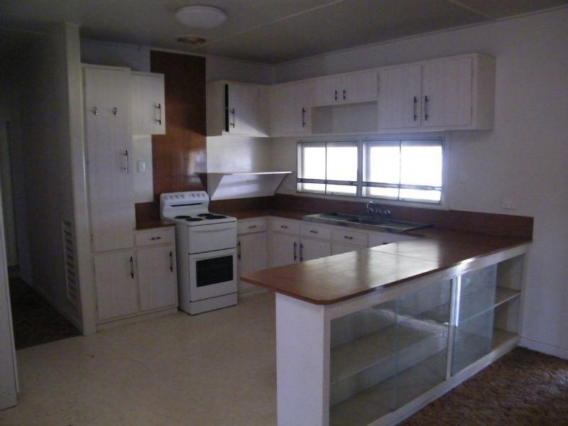 4 Crescent Avenue, Chinchilla QLD 4413