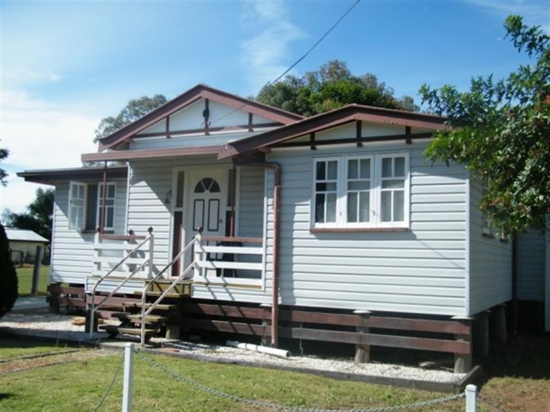 8 Helena Street, Chinchilla QLD 4413