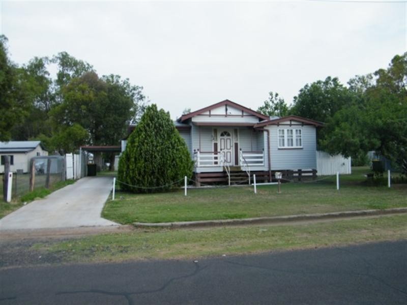 8 Helena Street, Chinchilla QLD 4413