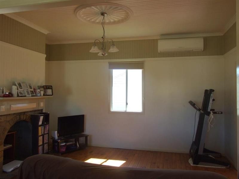 2 New England Highway, Crows Nest QLD 4355