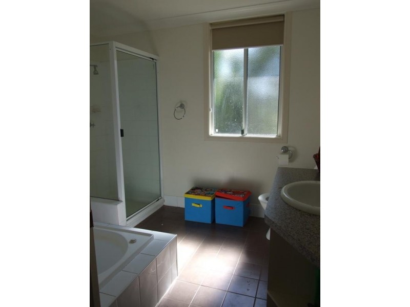 2 New England Highway, Crows Nest QLD 4355