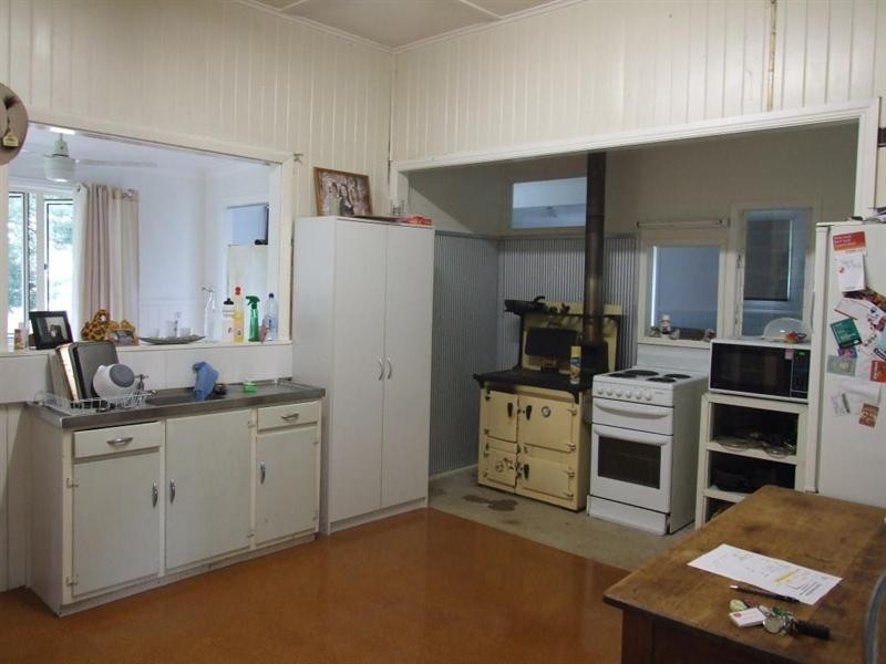 7 Jones Street, Crows Nest QLD 4355