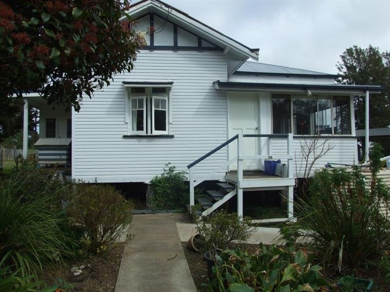 7 Jones Street, Crows Nest QLD 4355