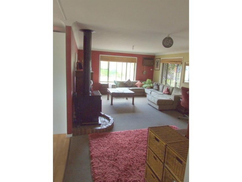 2 Eastside Road, Crows Nest QLD 4355