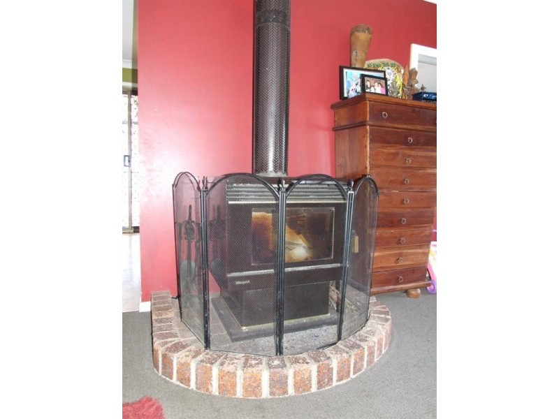 2 Eastside Road, Crows Nest QLD 4355