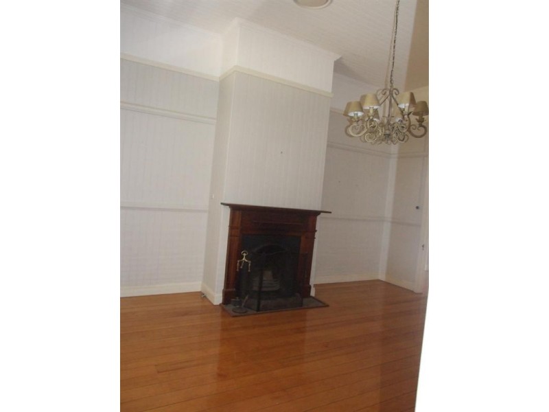 18 Sharp Street, Crows Nest QLD 4355