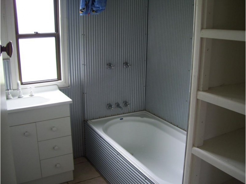 2 Peters Street, Goombungee QLD 4354