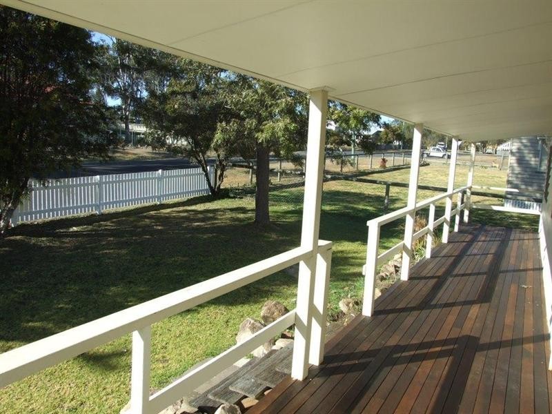 1 oxford Street, Crows Nest QLD 4355