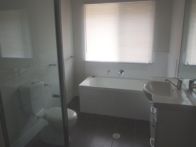 16 Naomi Drive, Crows Nest QLD 4355