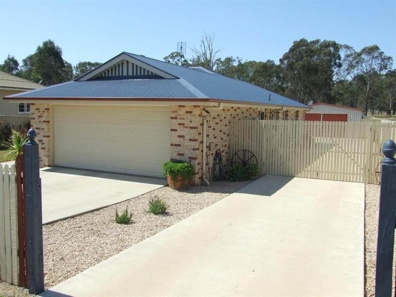 7 John Street, Crows Nest QLD 4355