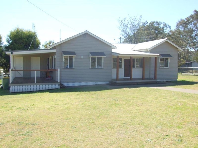 2 New England Highway, Crows Nest QLD 4355