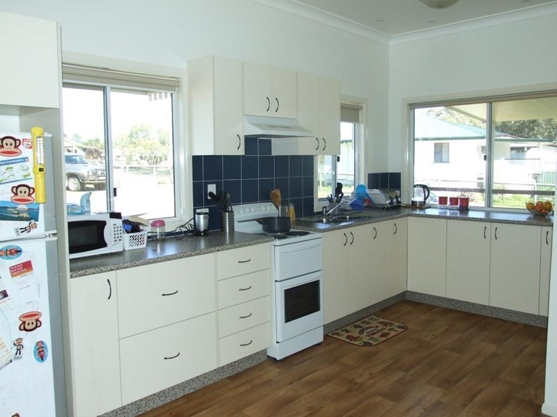 2 New England Highway, Crows Nest QLD 4355