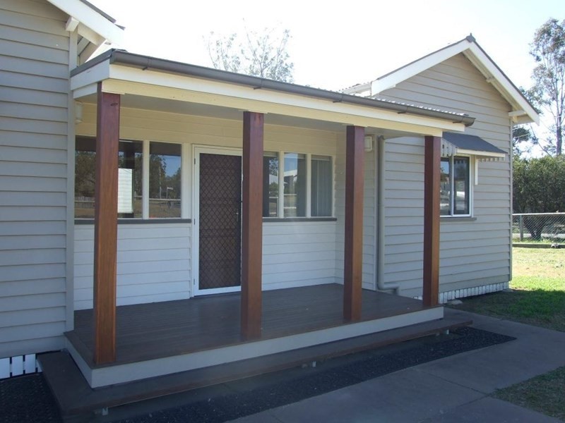 2 New England Highway, Crows Nest QLD 4355