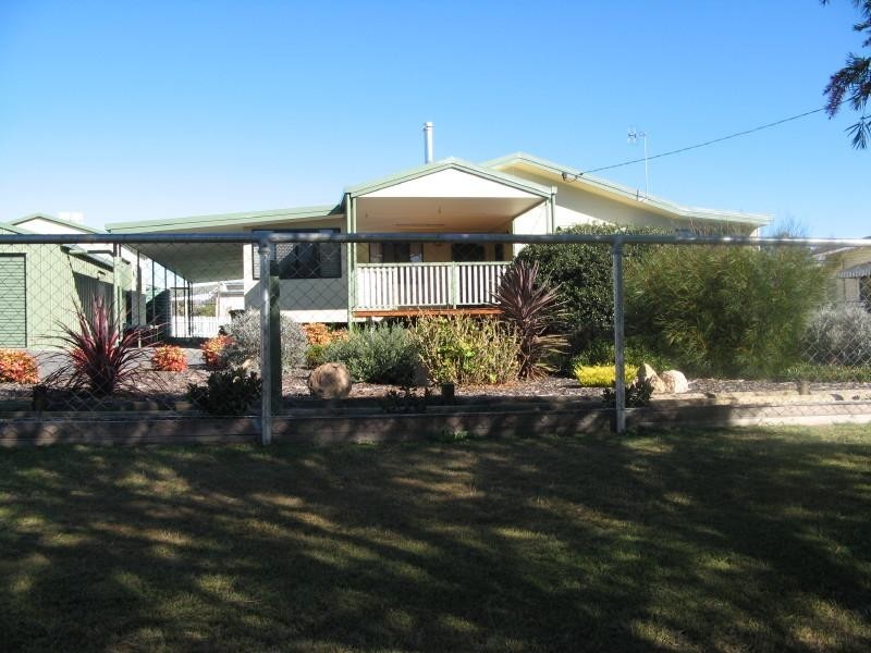 1 New England Highway, Crows Nest QLD 4355