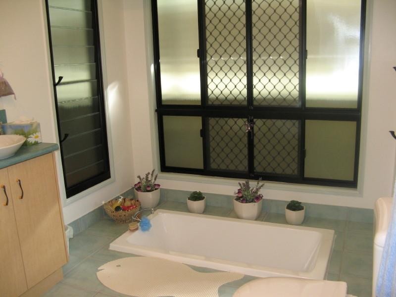 1 New England Highway, Crows Nest QLD 4355