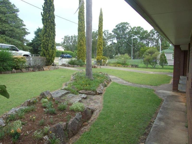 9 Esk Street, Crows Nest QLD 4355