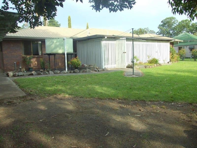 9 Esk Street, Crows Nest QLD 4355