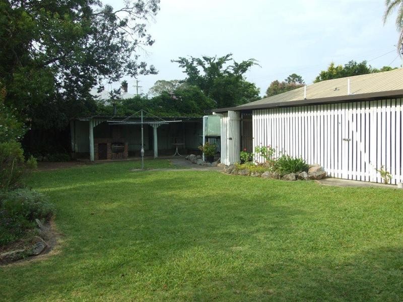 9 Esk Street, Crows Nest QLD 4355