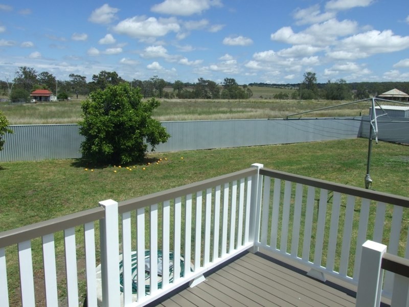 11 John Street, Goombungee QLD 4354