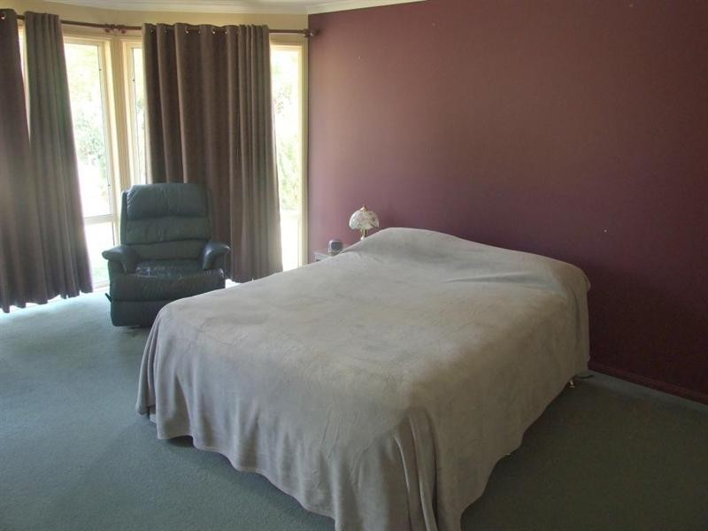 14 East Side Road, Crows Nest QLD 4355