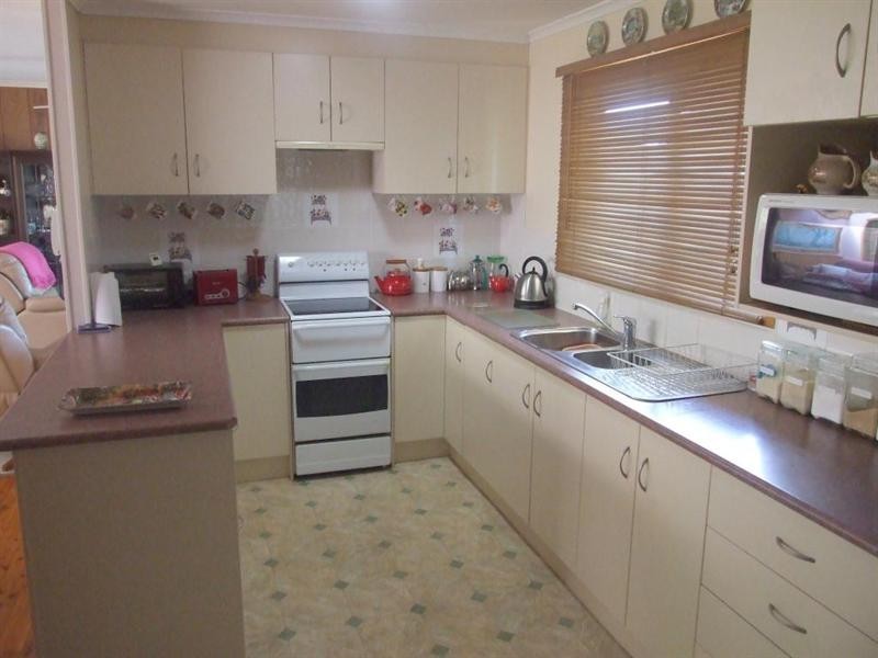 28 Railway Terrace, Crows Nest QLD 4355