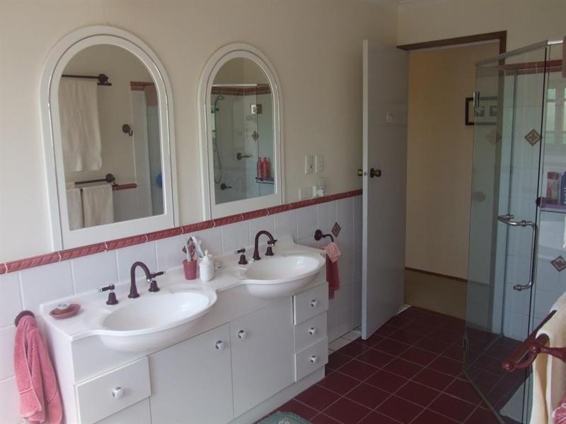 28 Railway Terrace, Crows Nest QLD 4355