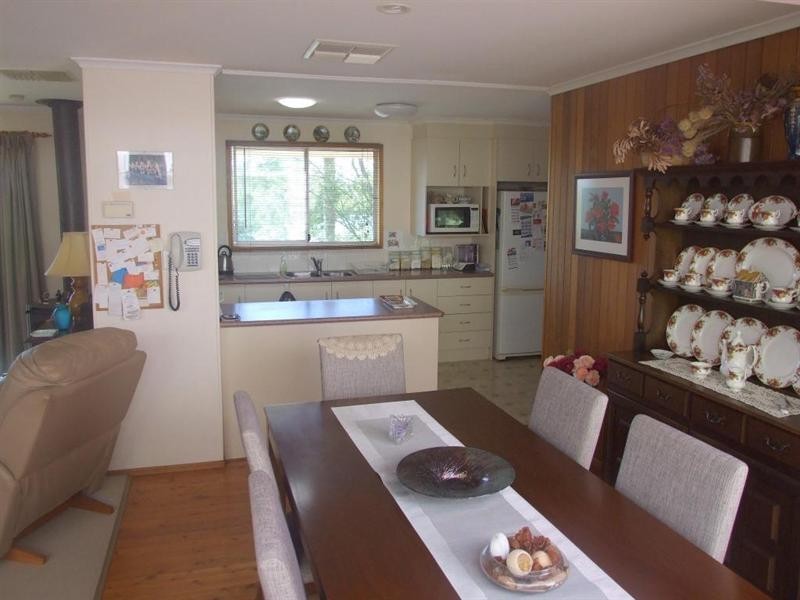 28 Railway Terrace, Crows Nest QLD 4355