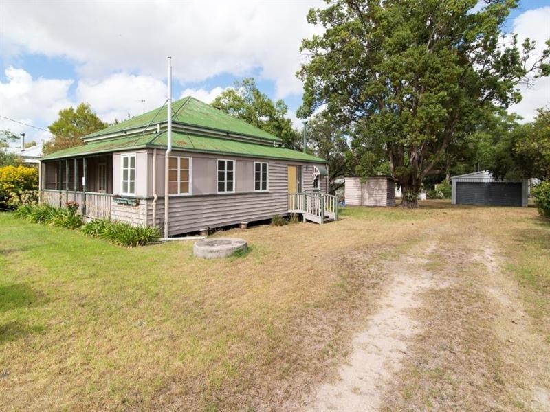 7 Esk Street, Crows Nest QLD 4355