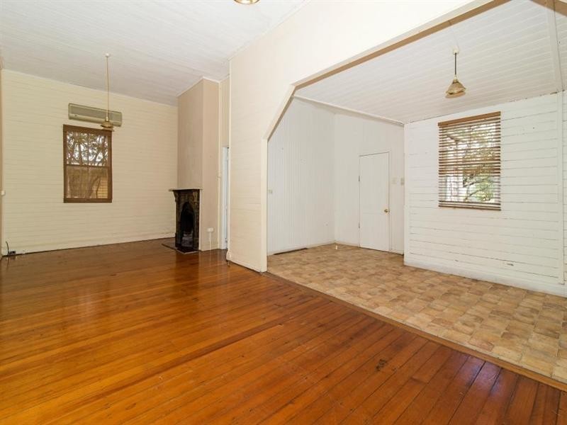 7 Esk Street, Crows Nest QLD 4355