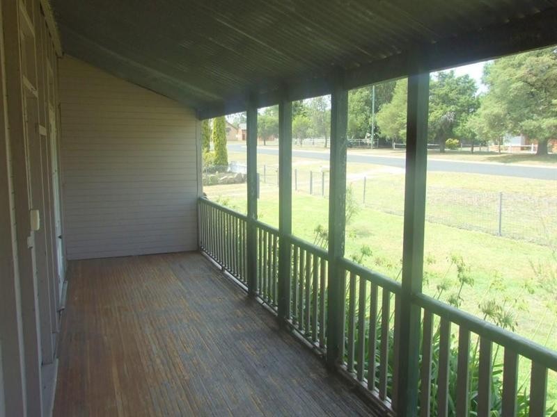 7 Esk Street, Crows Nest QLD 4355