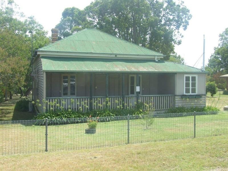 7 Esk Street, Crows Nest QLD 4355