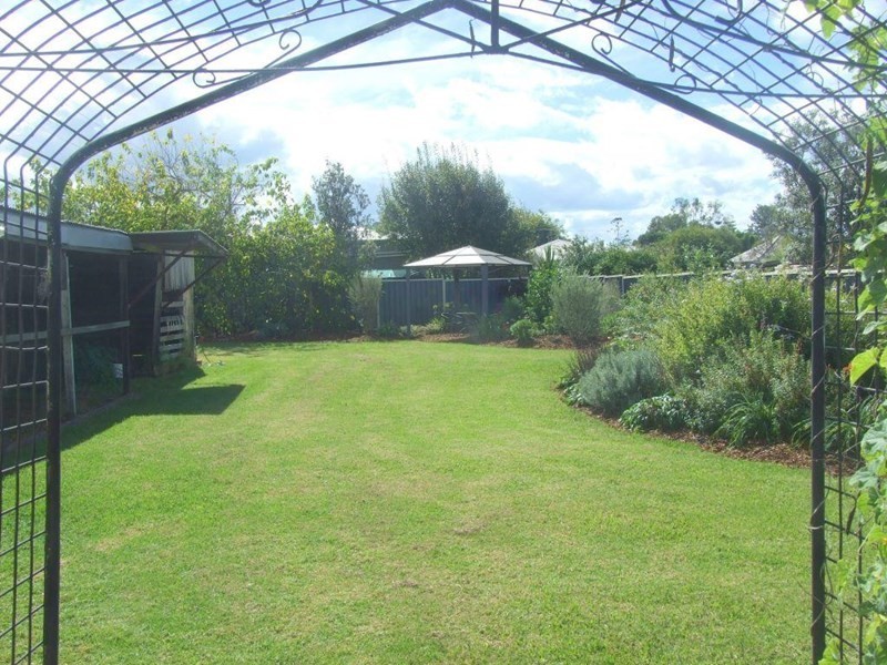 18 John Street, Crows Nest QLD 4355