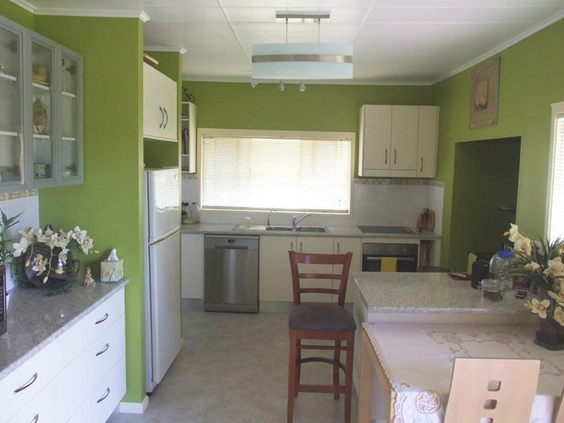 18 John Street, Crows Nest QLD 4355