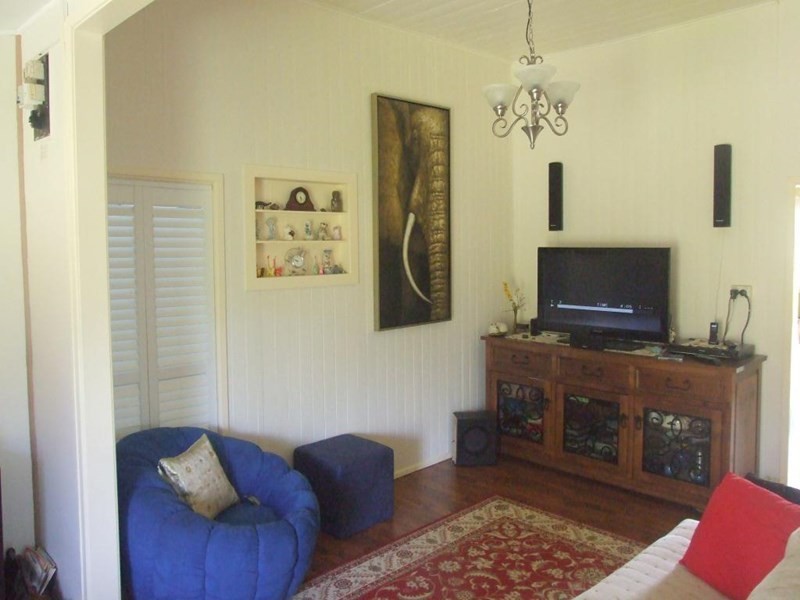 18 John Street, Crows Nest QLD 4355