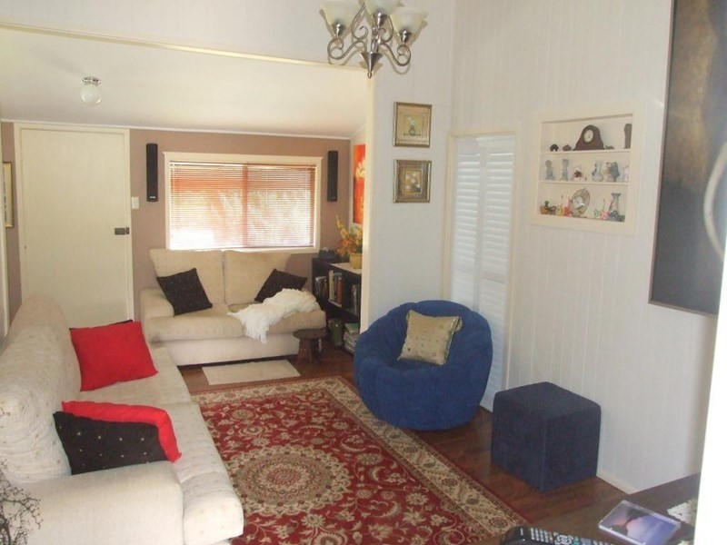 18 John Street, Crows Nest QLD 4355