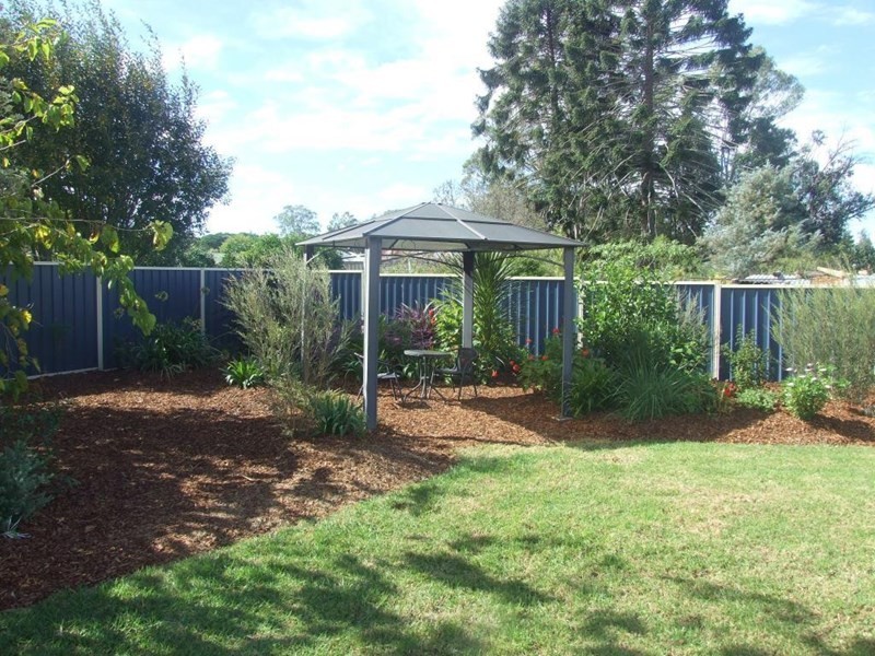 18 John Street, Crows Nest QLD 4355