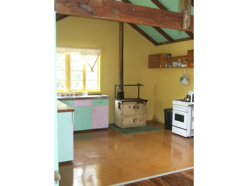 185 Post Office Road, Ravensbourne QLD 4352