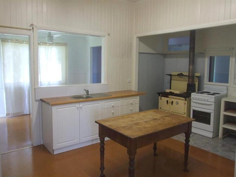 7 Jones Street, Crows Nest QLD 4355