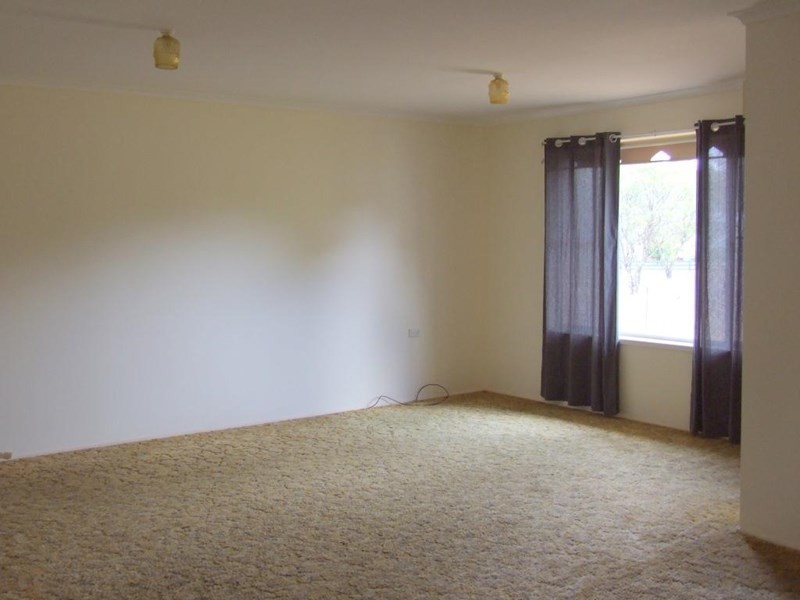 37 South Street, Crows Nest QLD 4355